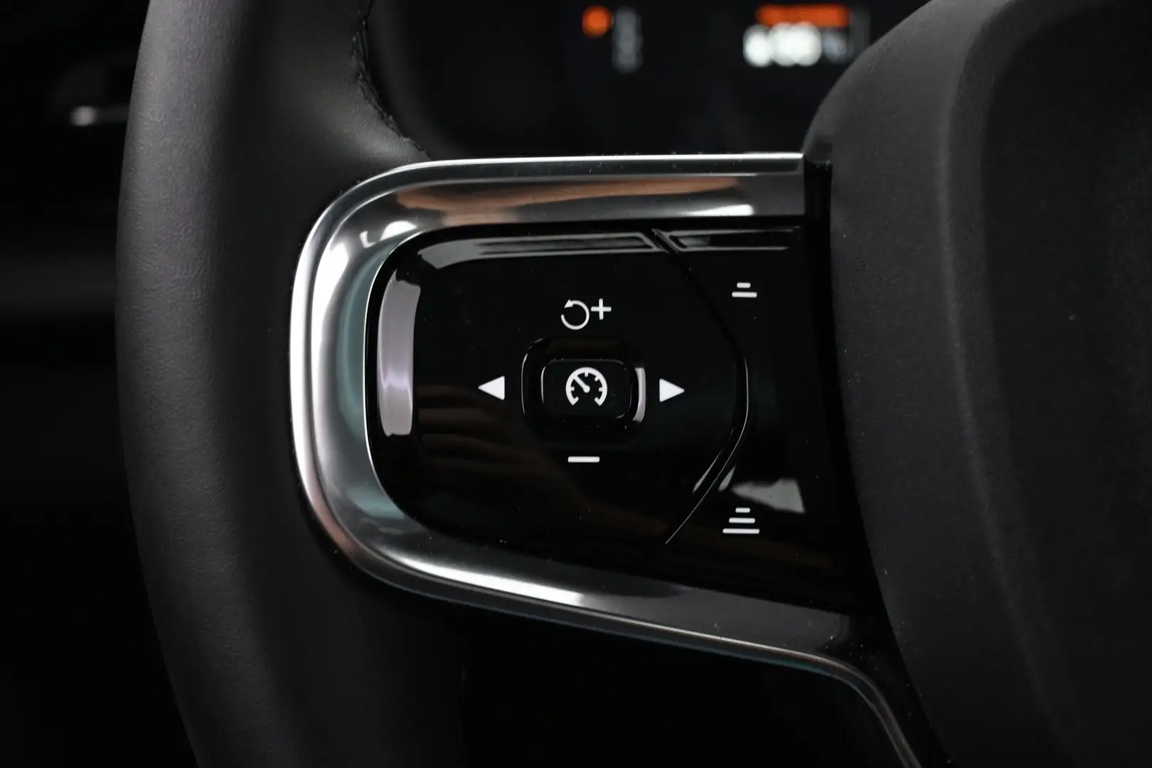 Car Image - 1aJ5UANVnX1uNafFYg8Muz