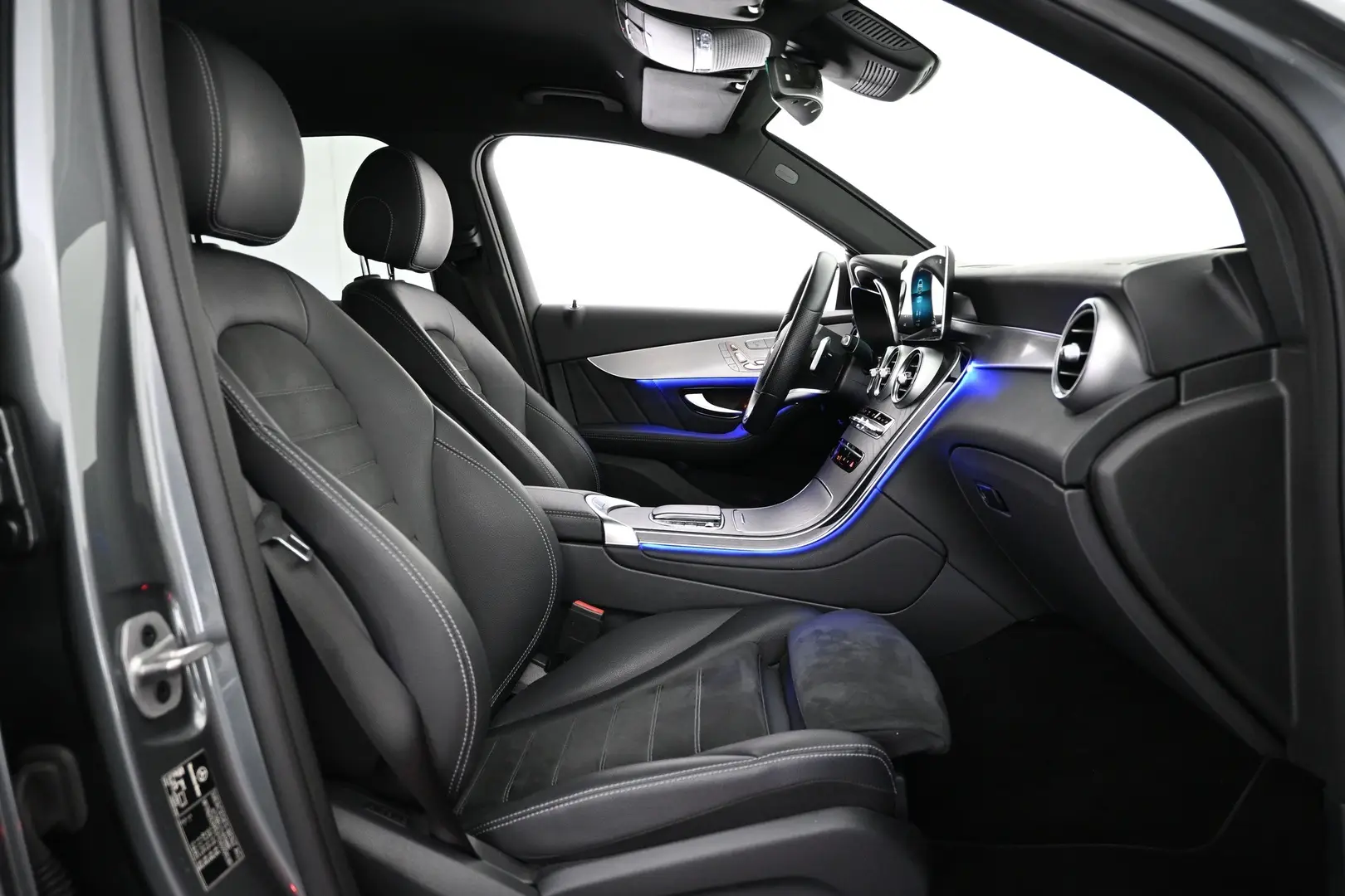 Car Image - 2uKYOb1PA8VtI5IYQP1jbz