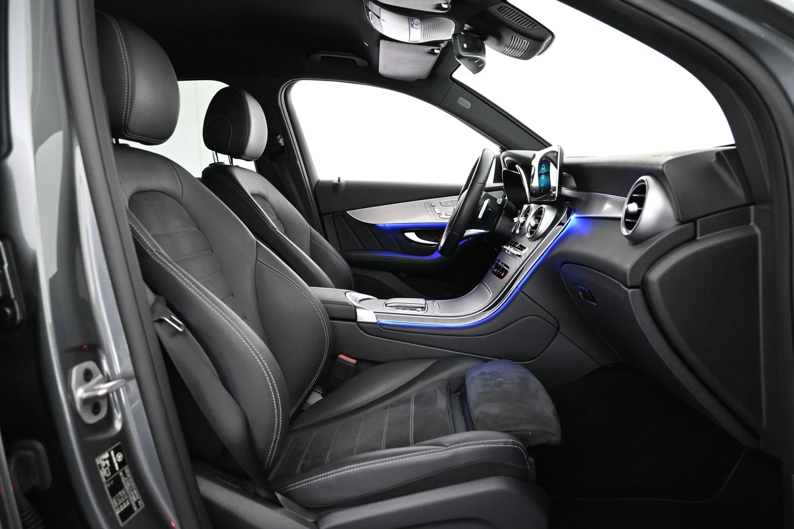 Car Image - 2uKYOb1PA8VtI5IYQP1jbz
