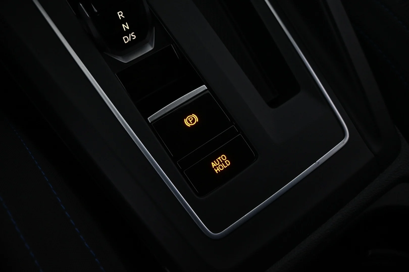 Car Image - Vw2KNLfmvZ33FWEg09jFe