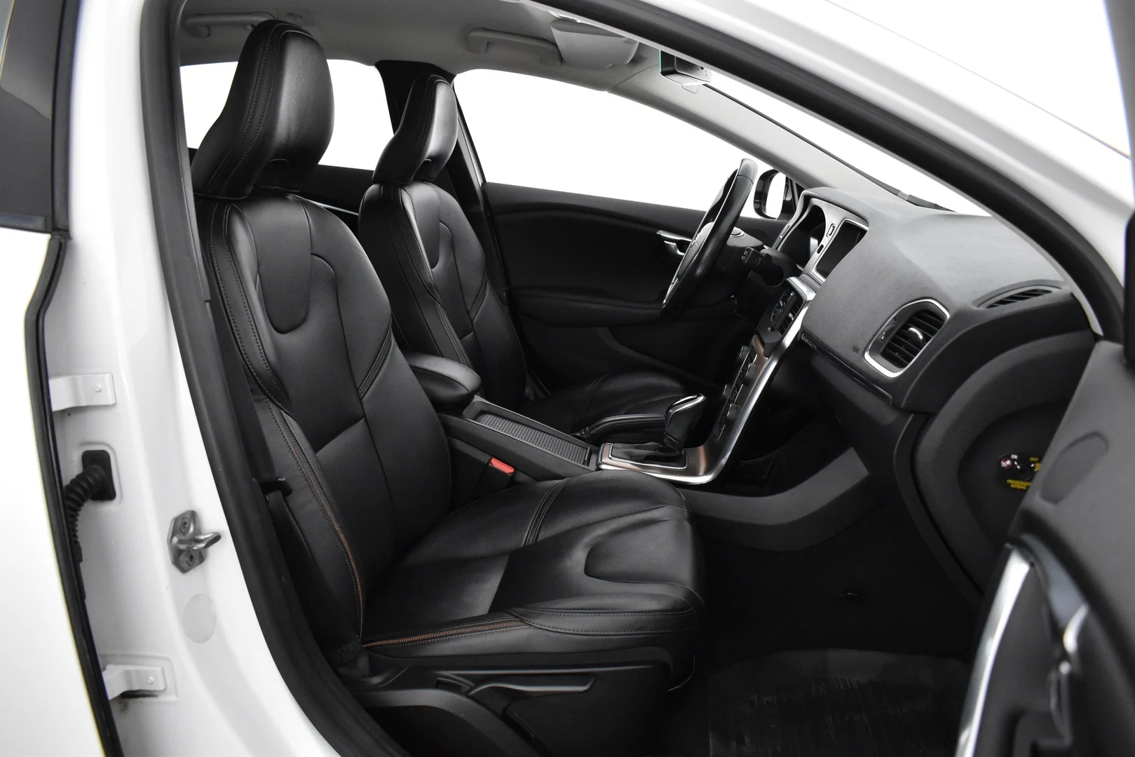 Car Image - cLFuiT1fYZs2dqsgCaLNG