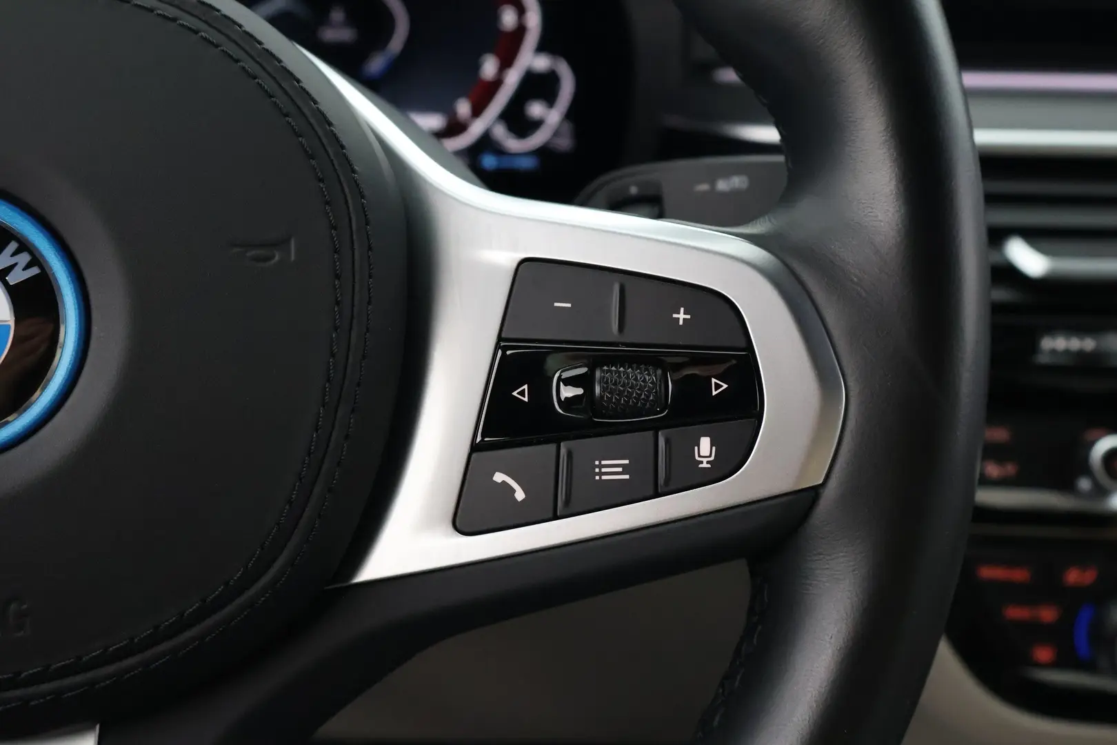 Car Image - Djc6MNlO7fIsLBGbGnamb