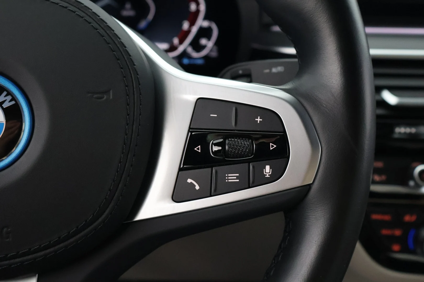 Car Image - Djc6MNlO7fIsLBGbGnamb