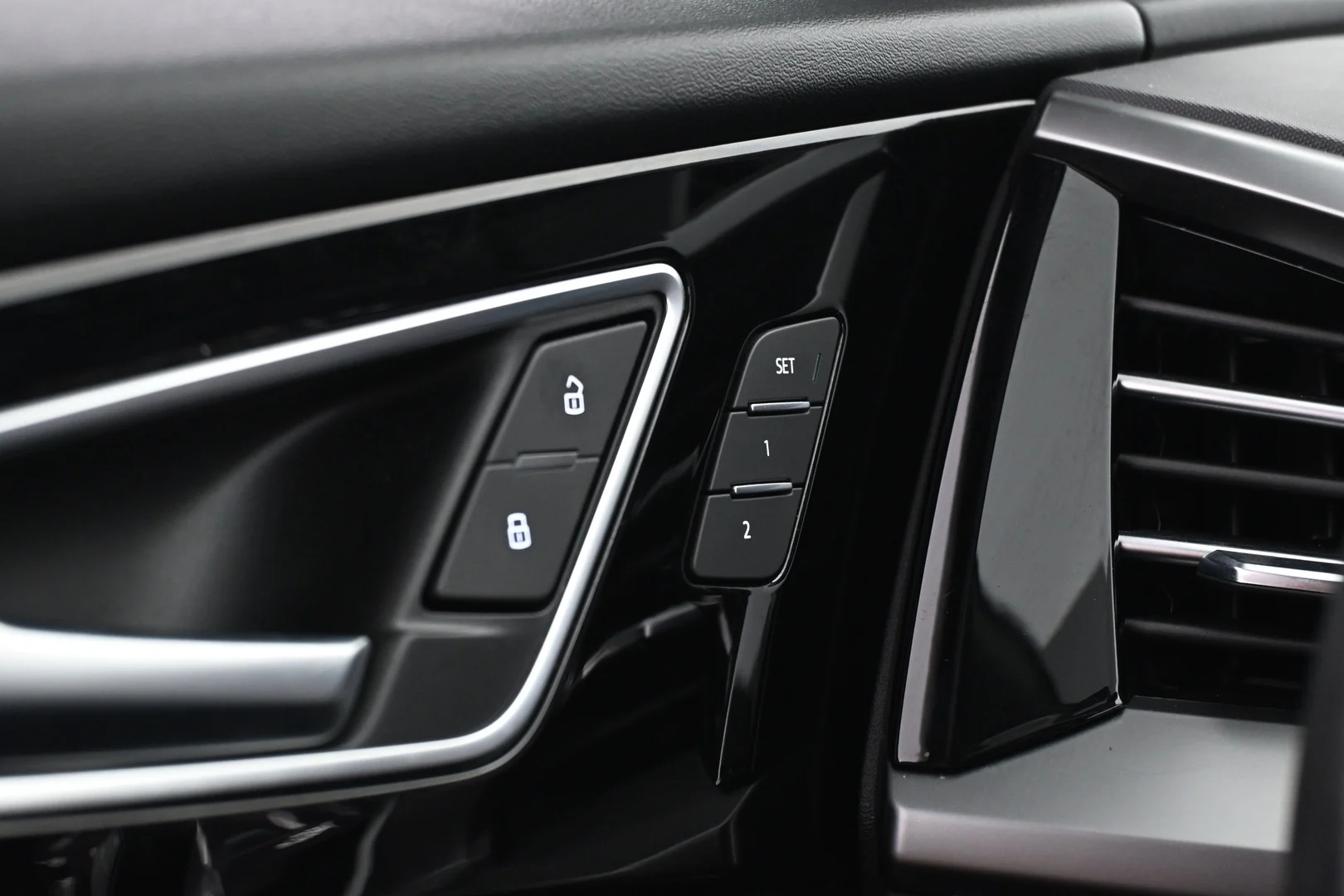 Car Image - 407dLur7D8zhgMImtNDlmB
