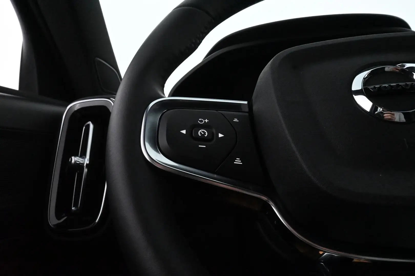 Car Image - 21mVevpF2ycLdU1Axkq1Yf
