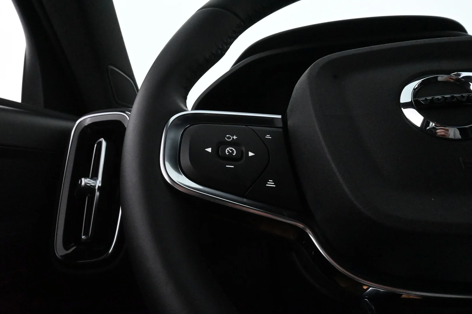 Car Image - 21mVevpF2ycLdU1Axkq1Yf