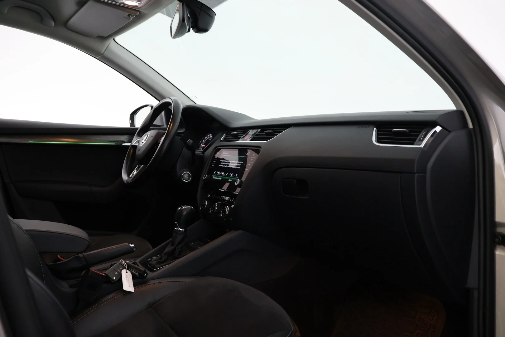 Car Image - J7rcaXnQawWLJkYEC69pM