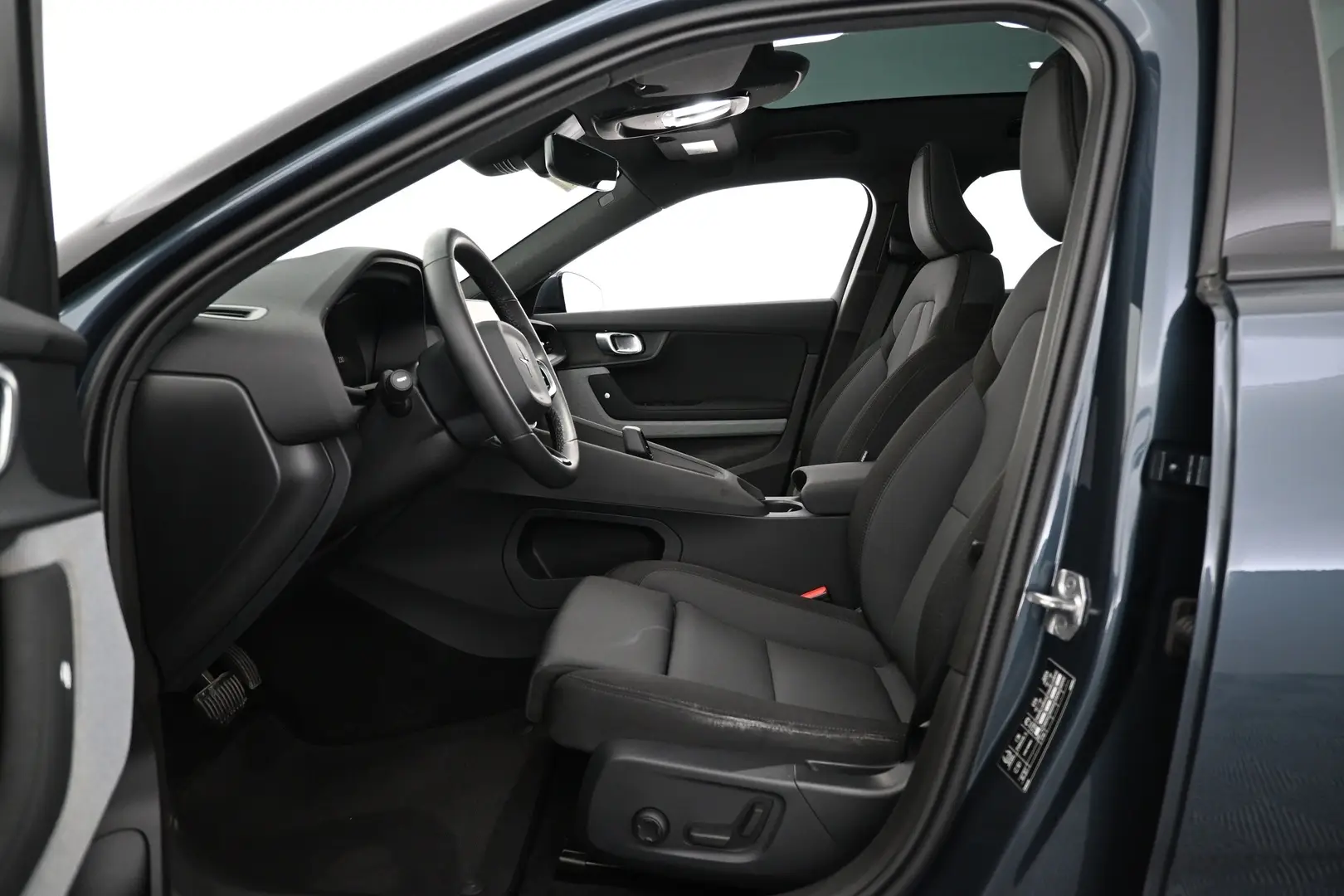 Car Image - 6DP1MMb8FqAwILe9e3Usd8