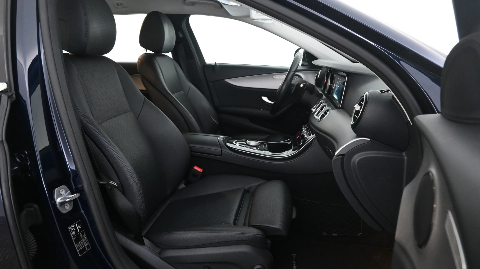 Car Image - 8L0874qgeRm7tTSjMMb4x