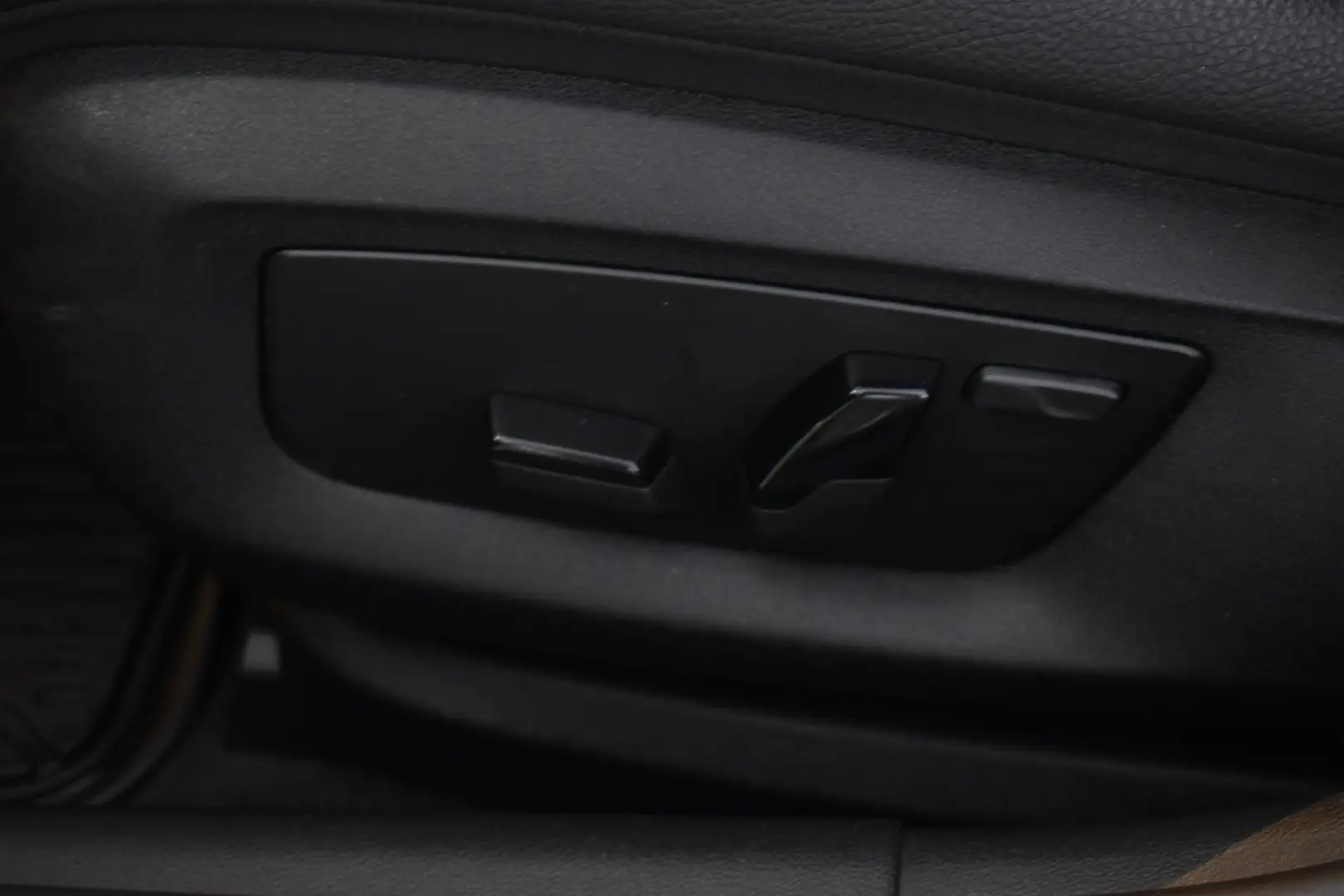 Car Image - JmeRkdVXba4lr2XKBFfdE
