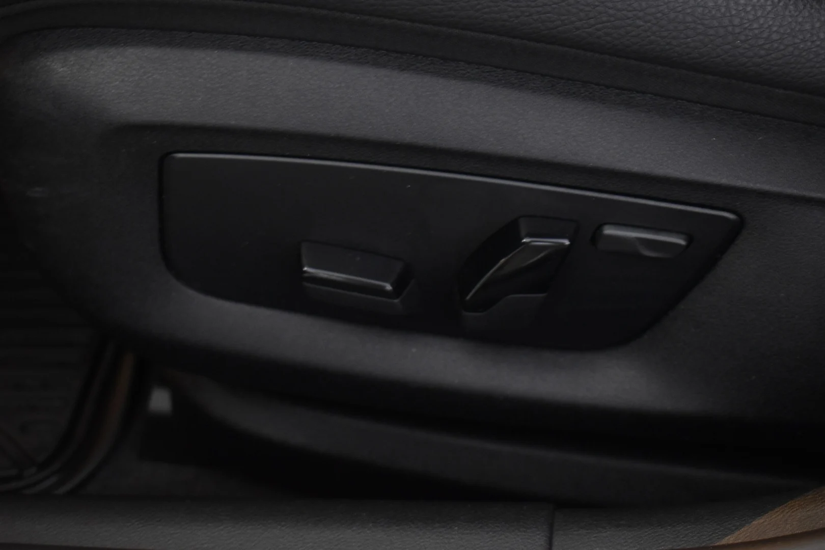 Car Image - JmeRkdVXba4lr2XKBFfdE
