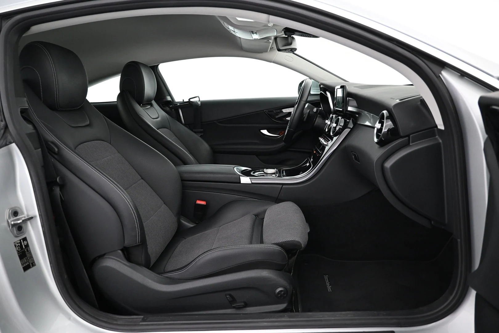 Car Image - 6kUThNb8qlbqU2wbjhpWnm
