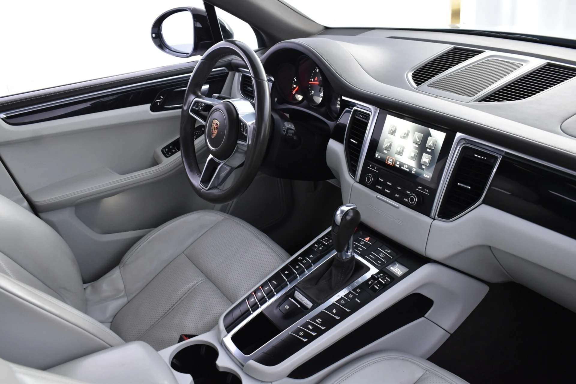 Car Image - 2bwZcDxeulxozHRIsW7MLT