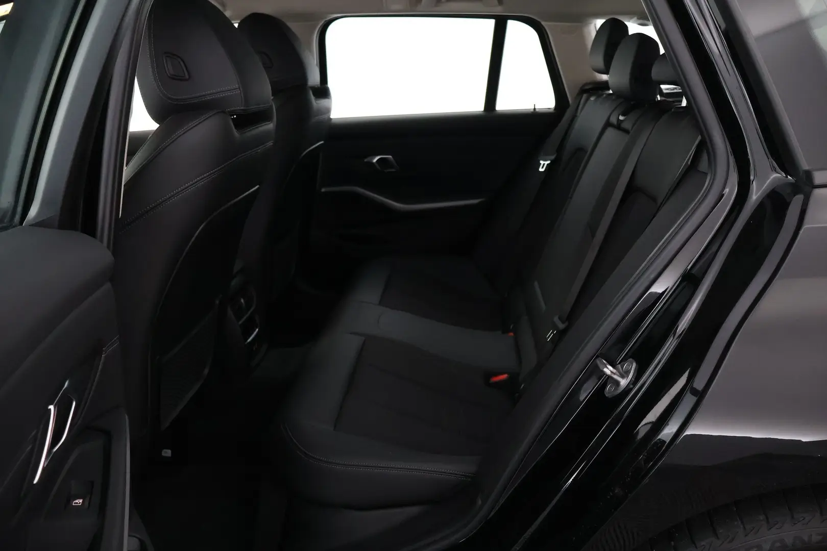 Car Image - 5c42CAoBa8lWlVfhPDl3wY
