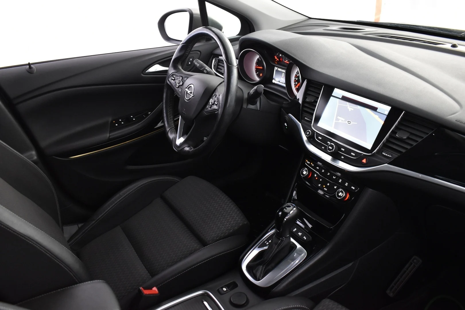 Car Image - U2iG0IEt2qfCf7Q1sIOBL