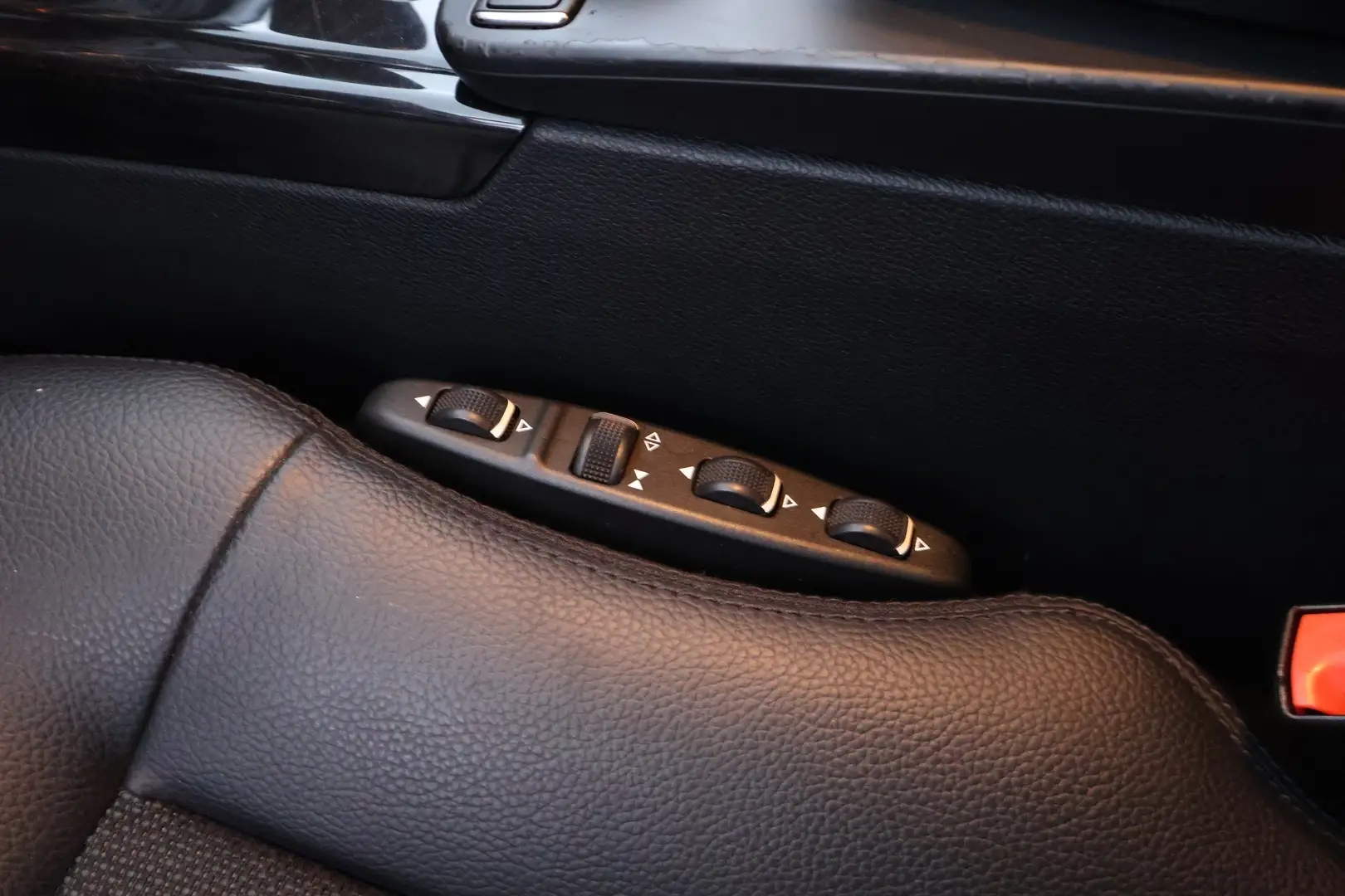 Car Image - 17skVpCT7MZ7DTuYORSpkM