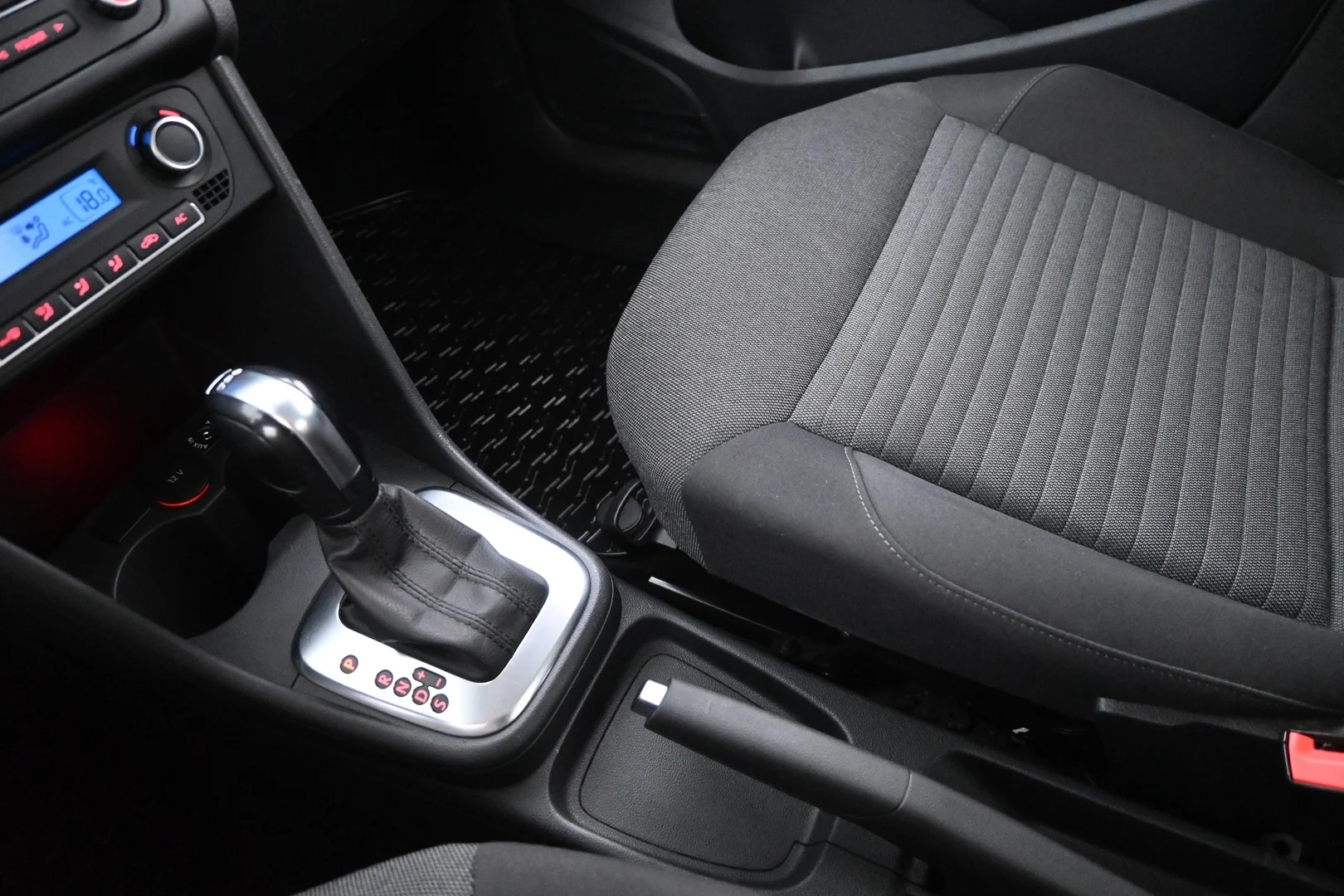 Car Image - 6W8fAvQzh4dj0c5prkbUTv