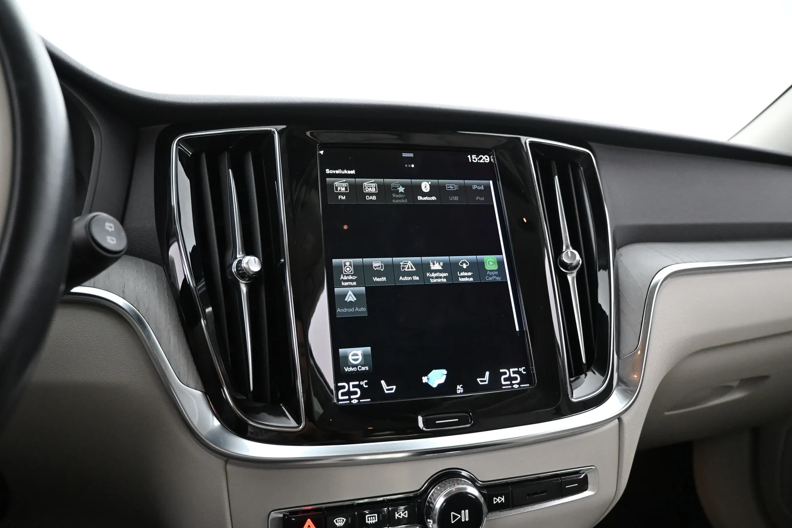 Car Image - BOeo3idWg761DcYUrPY8O