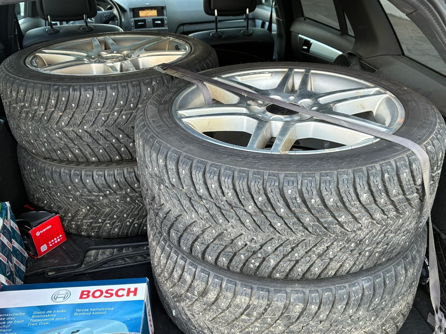 Car Image - 44ZbySEl7xmF8zj8t18bZp