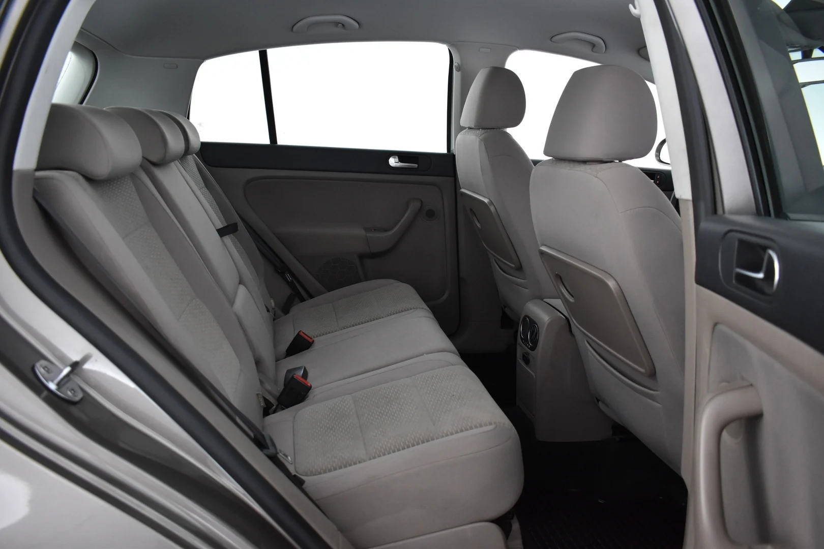 Car Image - 1lLICZA9rEl0kvtzTZv1hy