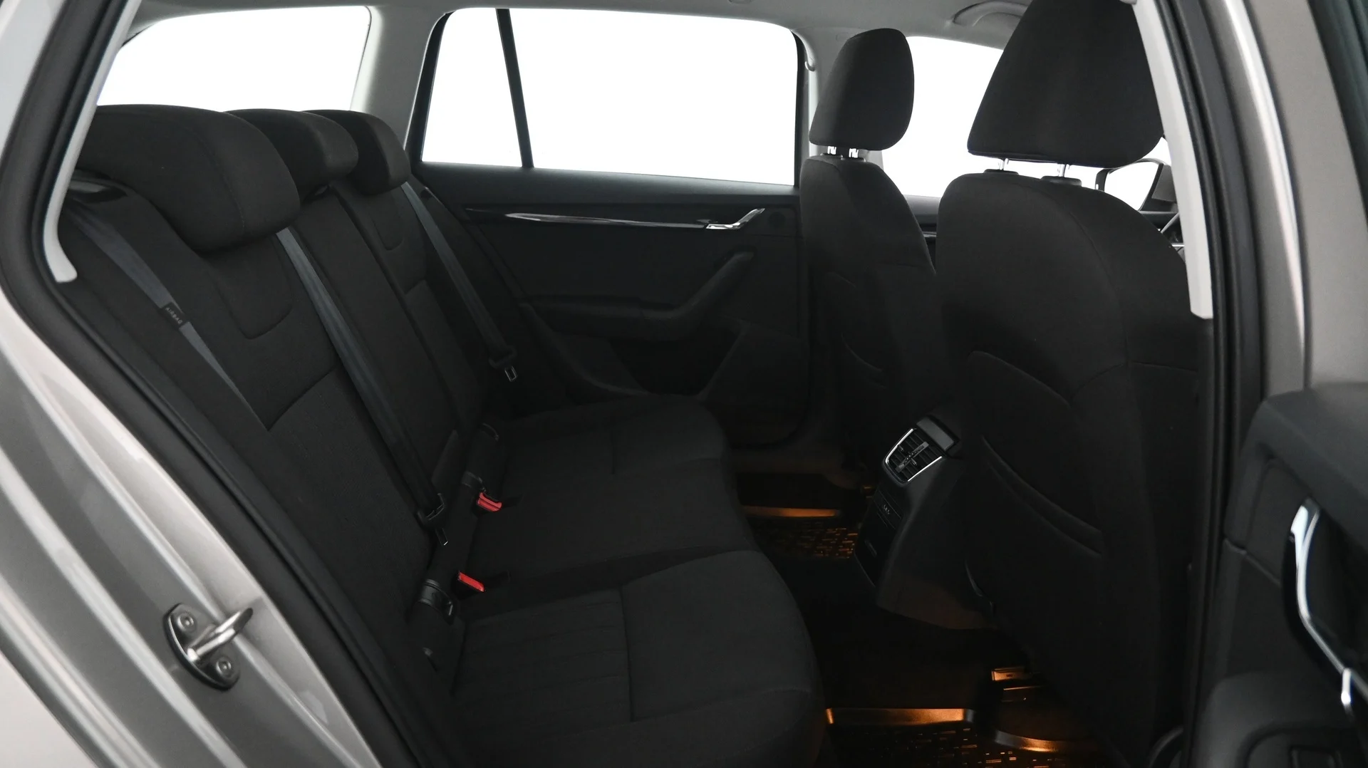 Car Image - 7mJWKFy4sFZvLzBu7ZizQE