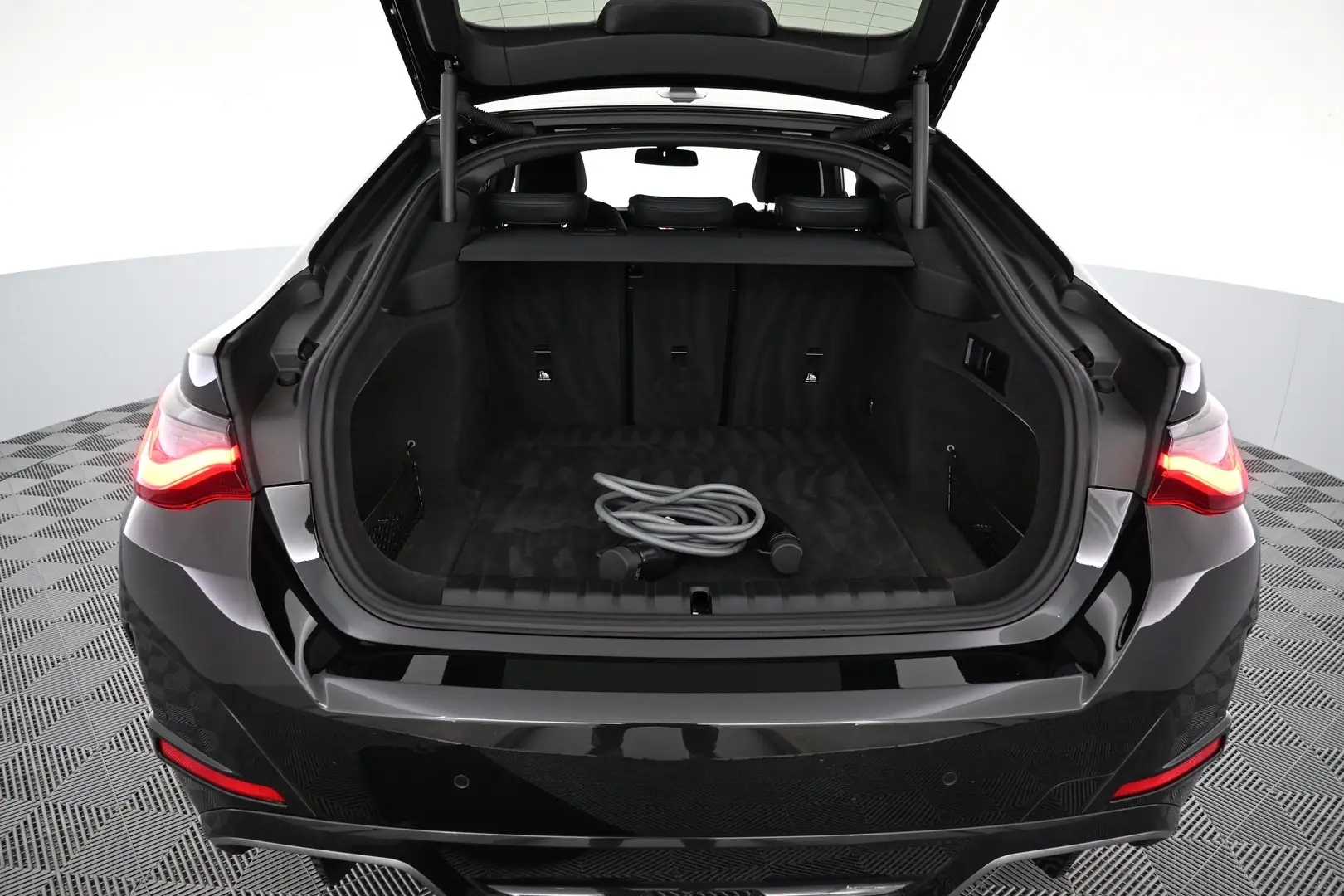 Car Image - 2yzeCQYtlK0I6TZVSUjXhq