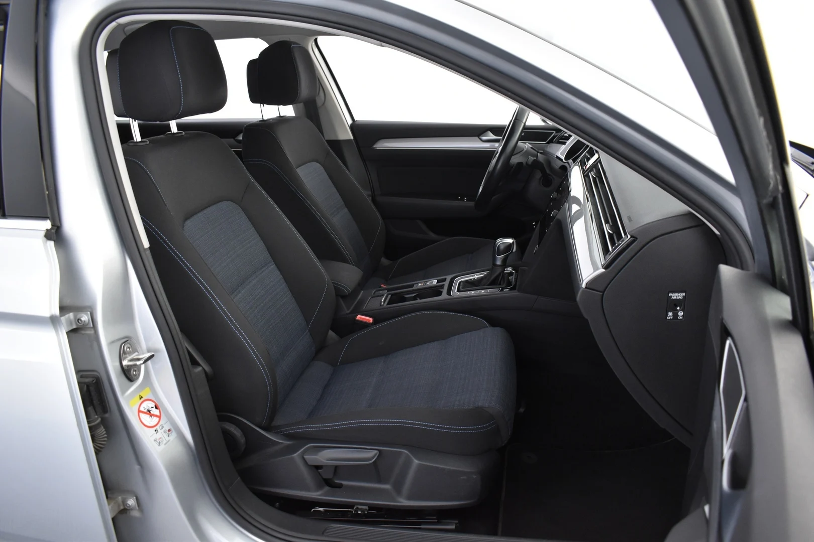 Car Image - yxrTsy2l3ulAghUxL2I4s