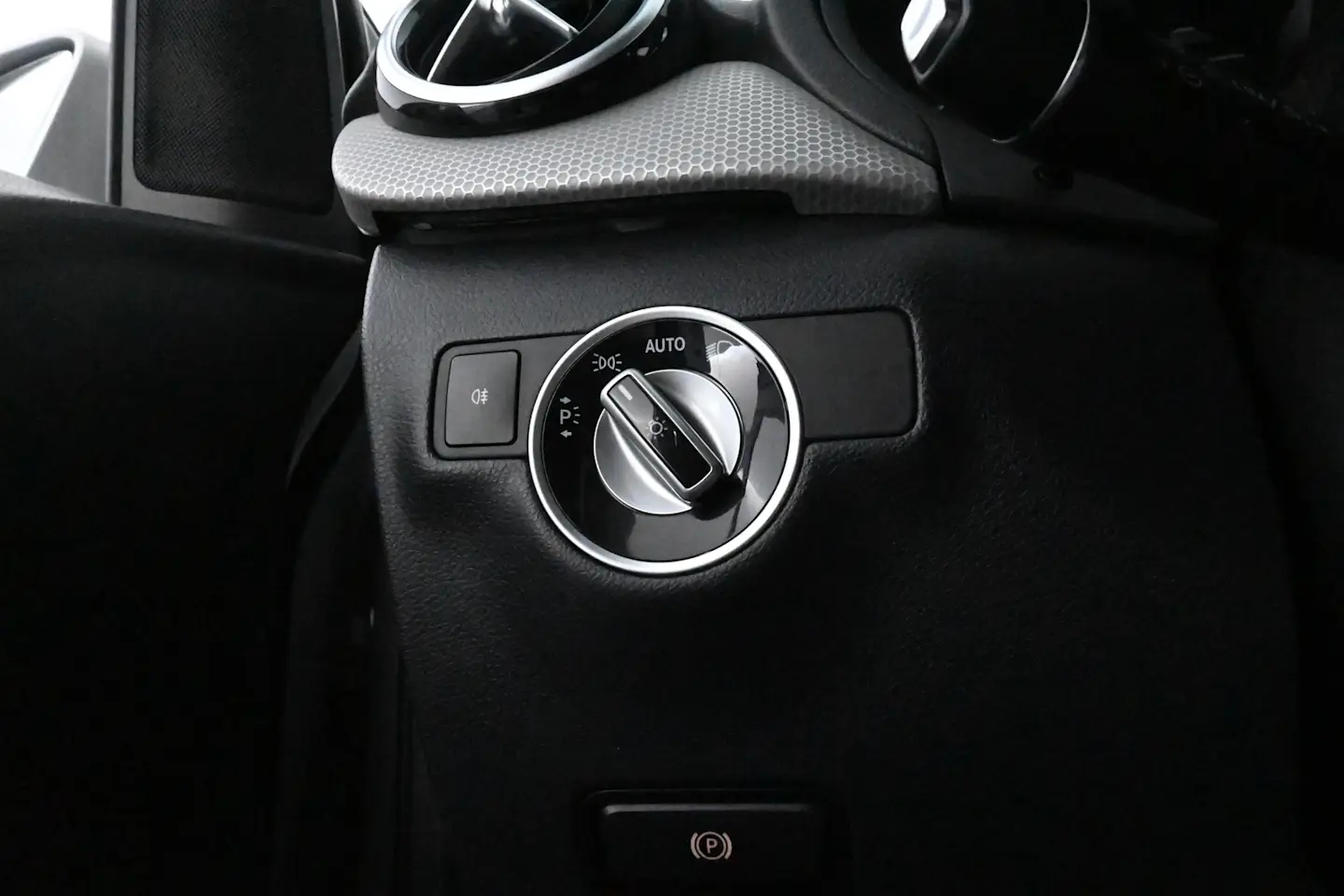 Car Image - 101yZpf2KpEGh7uISWLT2I