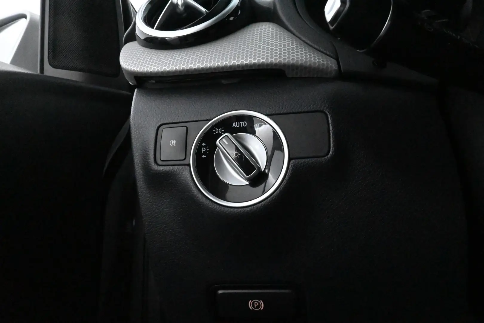 Car Image - 101yZpf2KpEGh7uISWLT2I