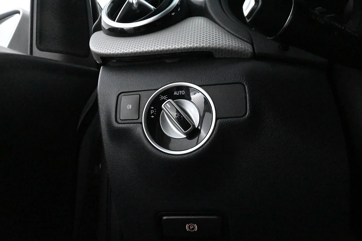 Car Image - 101yZpf2KpEGh7uISWLT2I