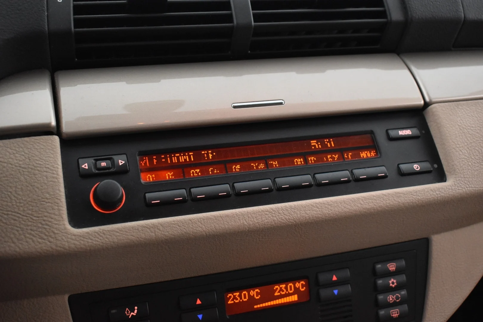 Car Image - qJJAbVsUSFxpIl1uqEHyS