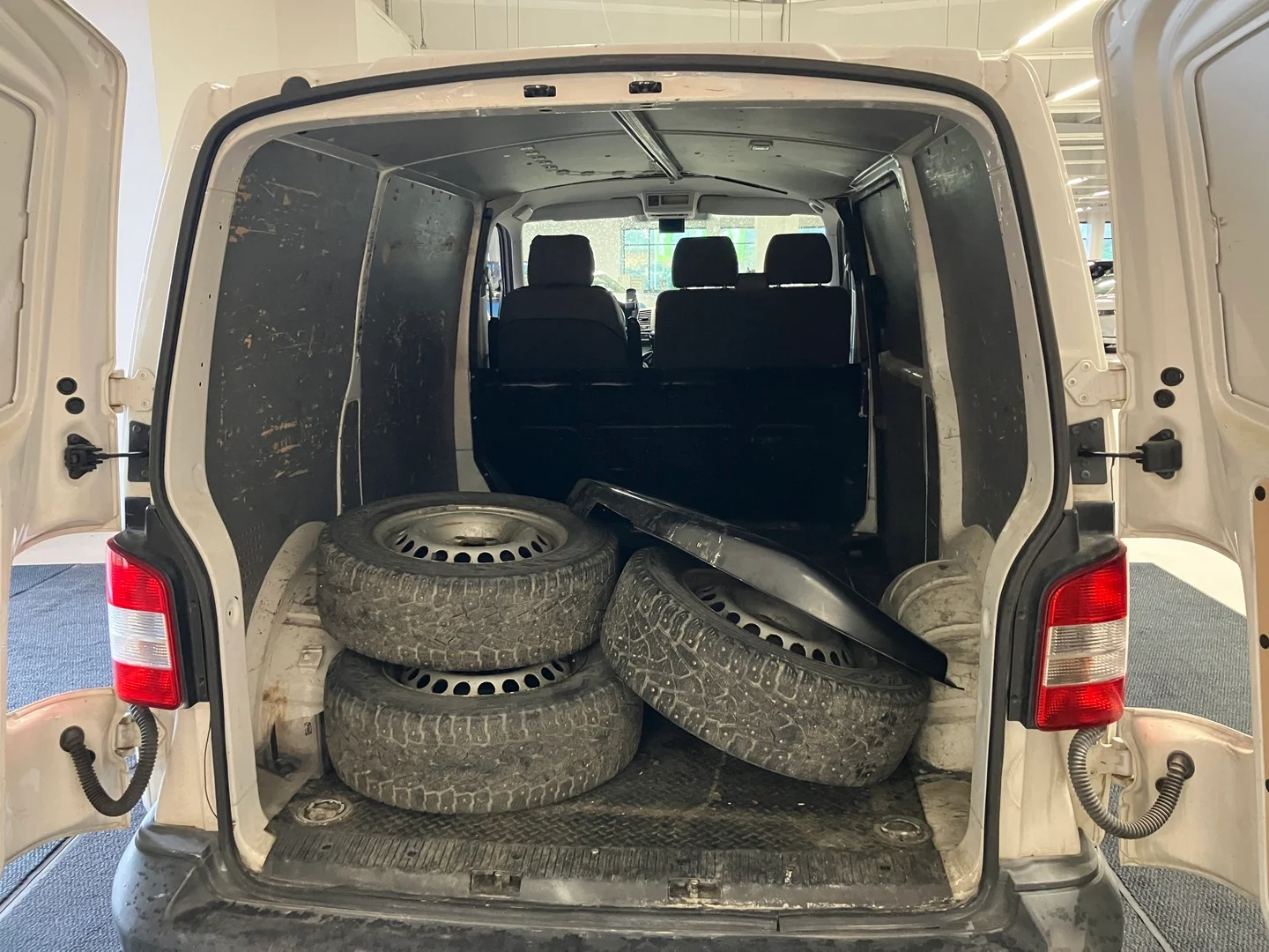 Car Image - 4NjrwX5AQYkXqNTvkFek1P