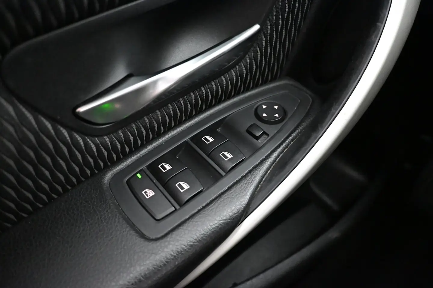 Car Image - dL6kL8kPbdXfSG6r5TzPE