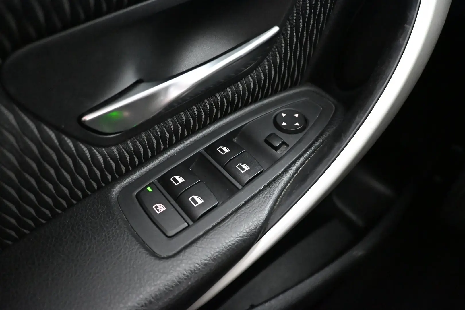 Car Image - dL6kL8kPbdXfSG6r5TzPE