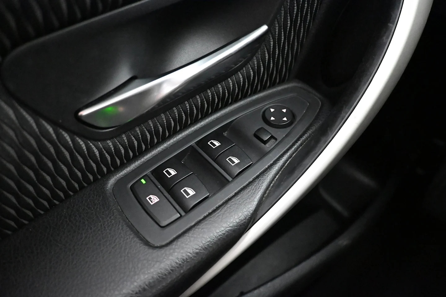Car Image - dL6kL8kPbdXfSG6r5TzPE