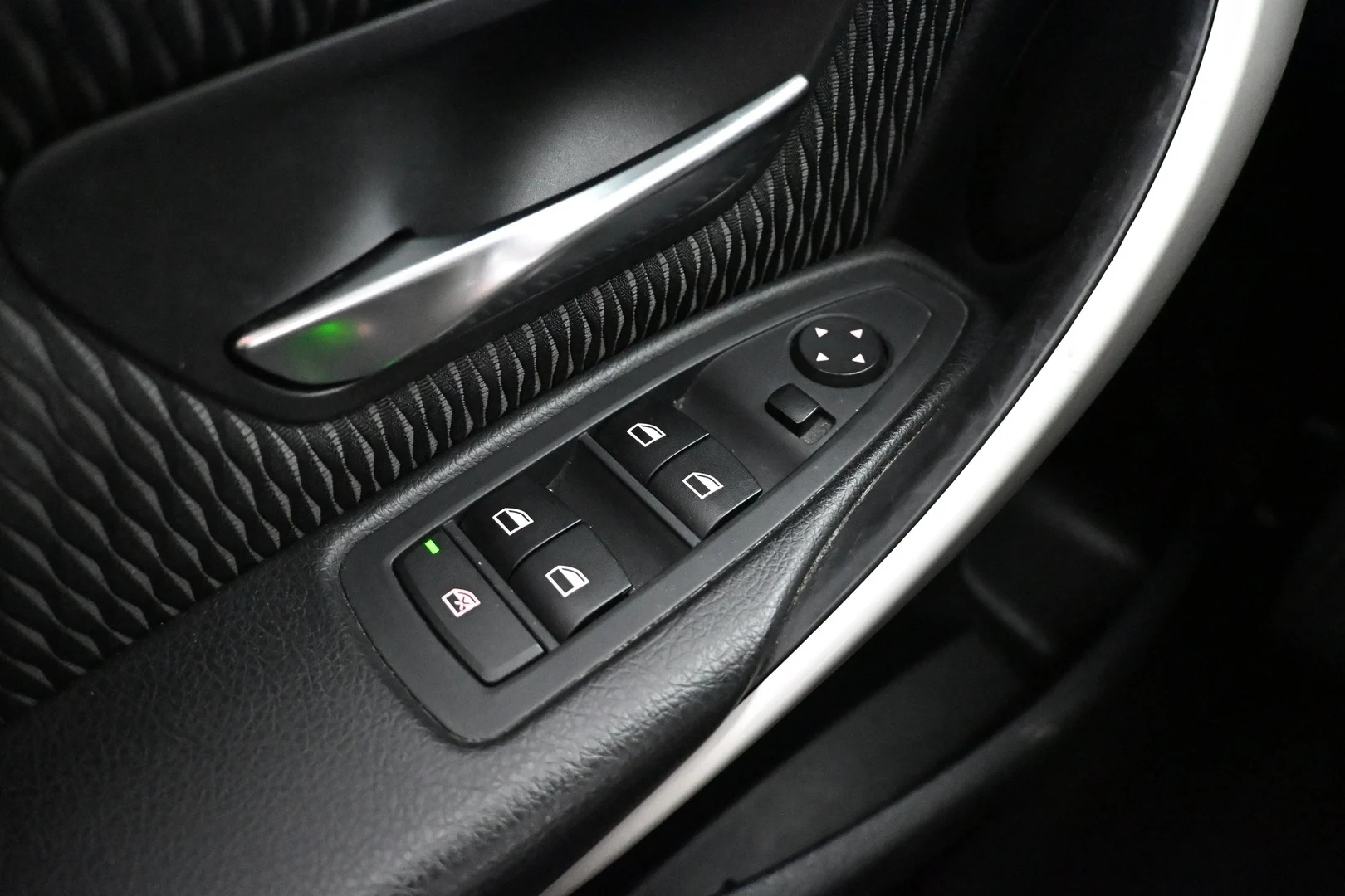 Car Image - dL6kL8kPbdXfSG6r5TzPE
