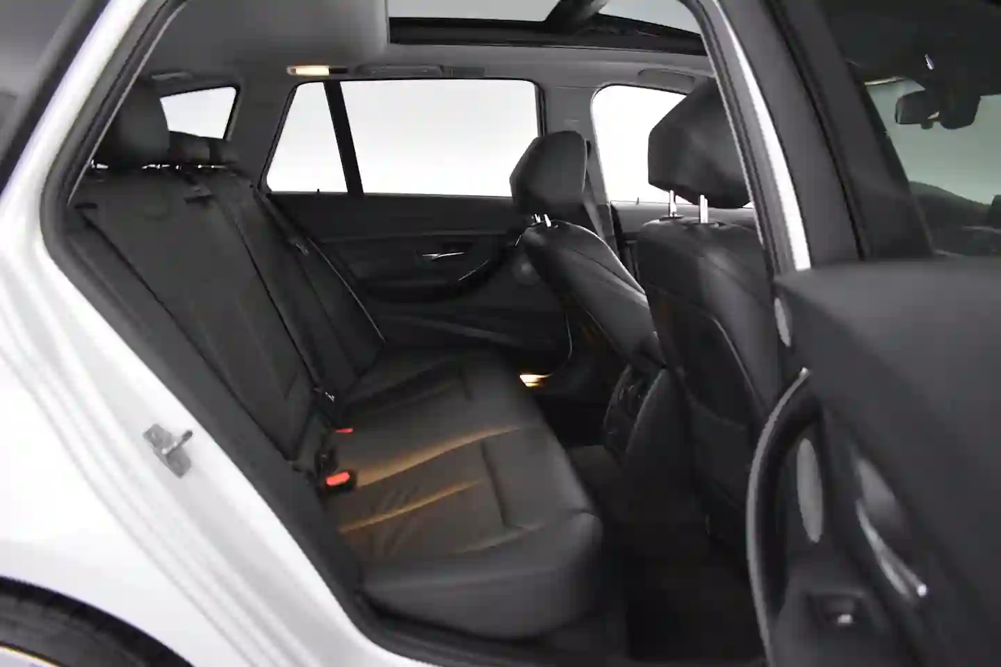 Car Image - 4SM11ISyVva2DsfwpDnnmH