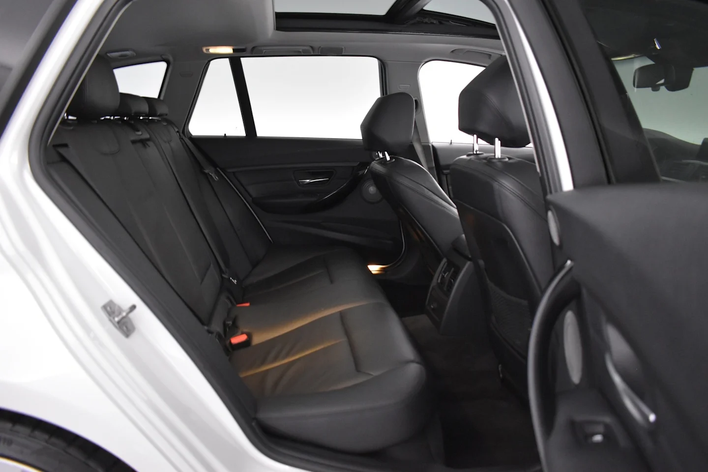 Car Image - 4SM11ISyVva2DsfwpDnnmH