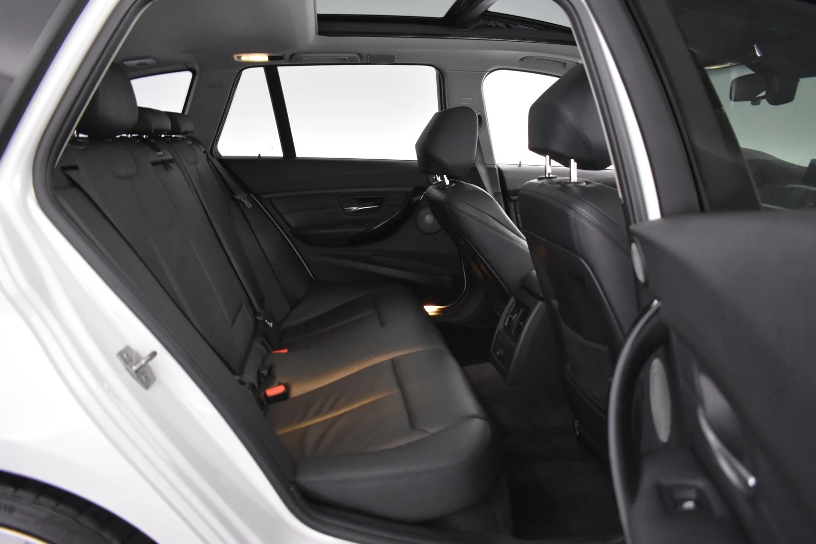 Car Image - 4SM11ISyVva2DsfwpDnnmH