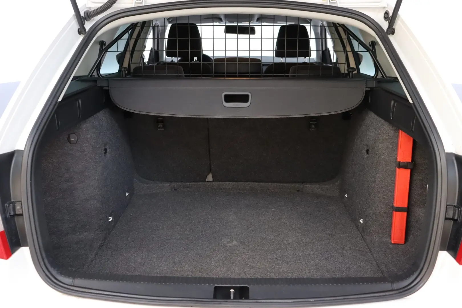 Car Image - V5BxMnSBEgLQF4Nqrz0Ak