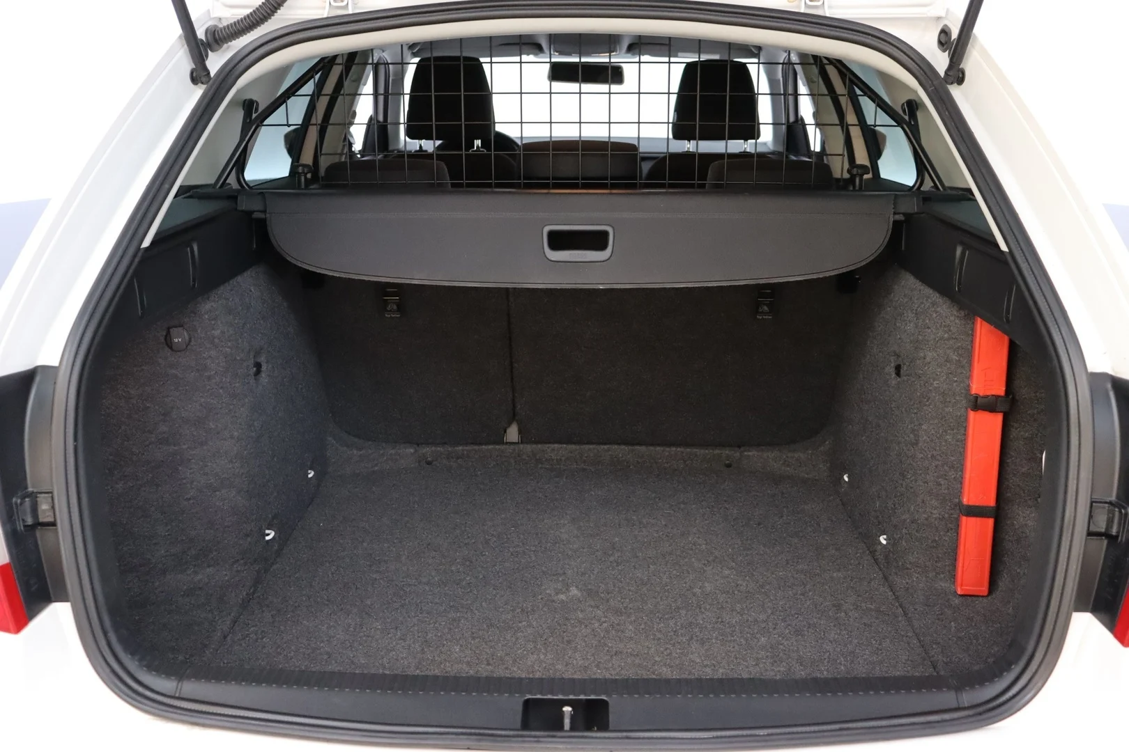 Car Image - V5BxMnSBEgLQF4Nqrz0Ak