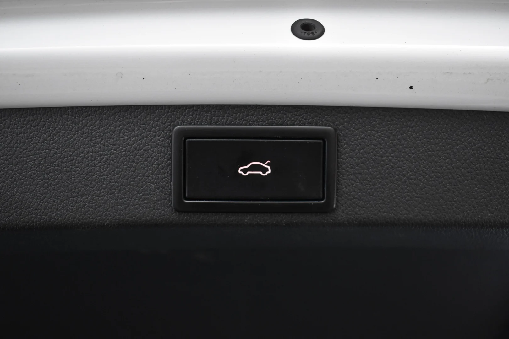 Car Image - Cg4hjLh6uk8RLAhDl5QJV