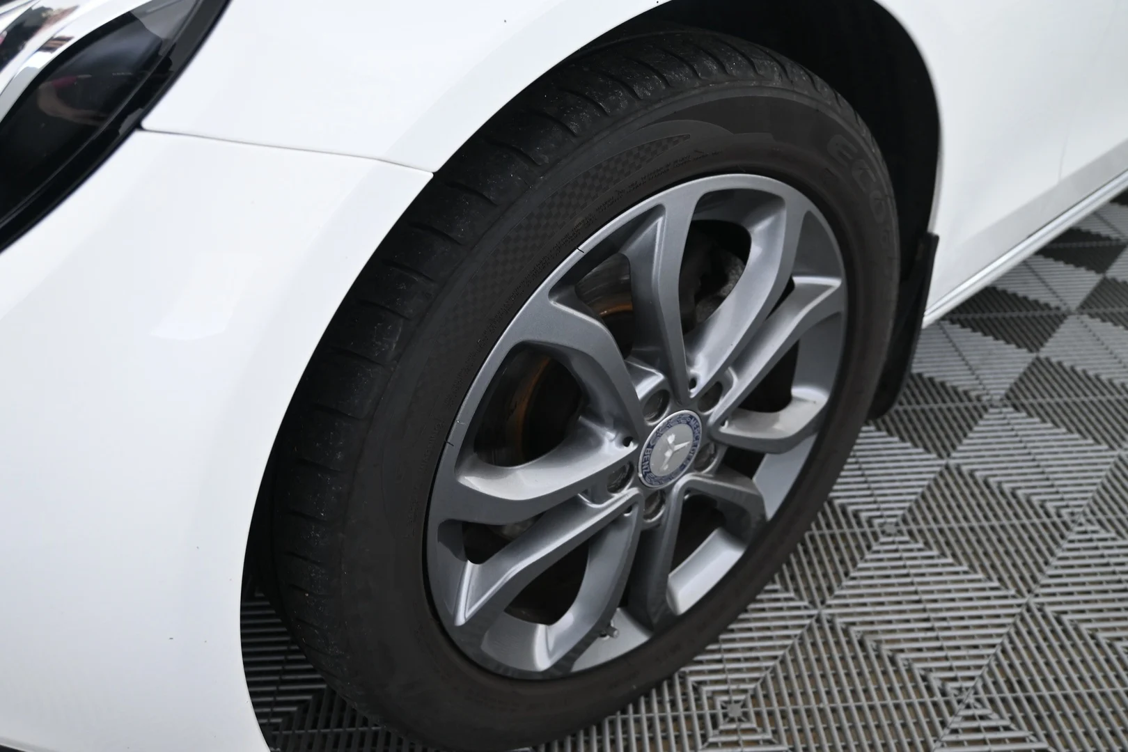 Car Image - 7EIWZH8T4AIq00V1zwe6Tp