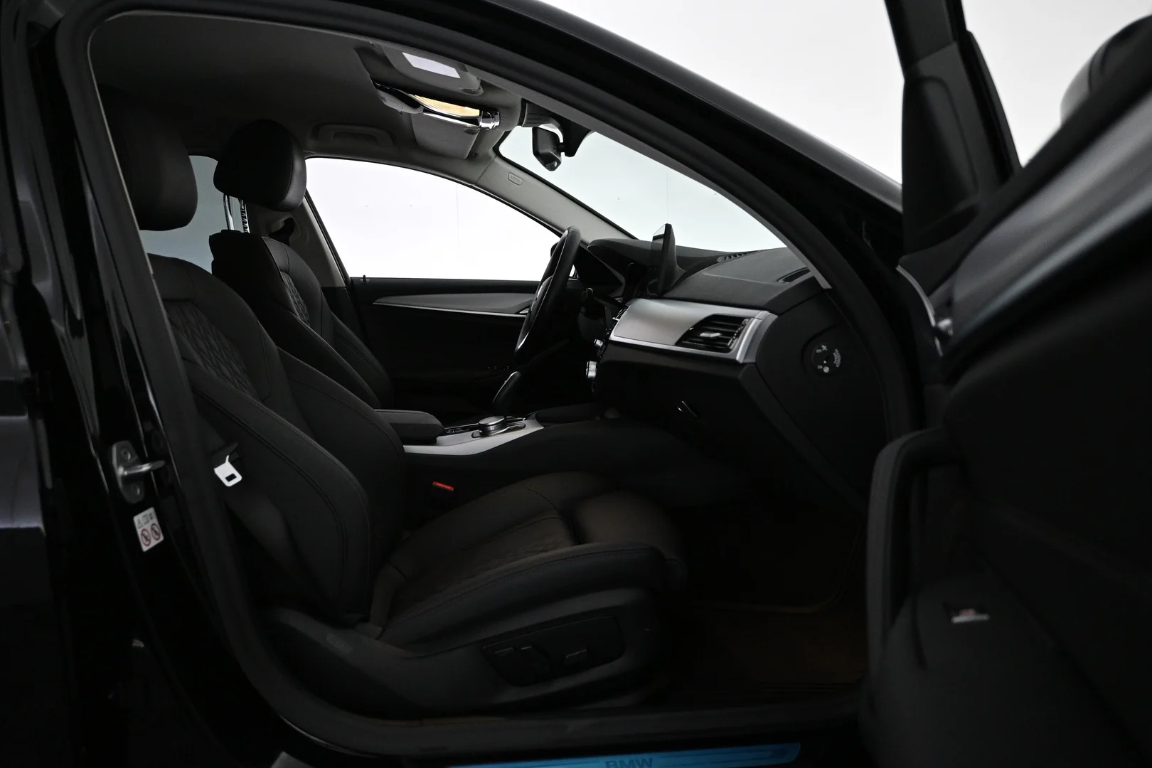 Car Image - 2ONFKELwiIUMgggypQ64UM