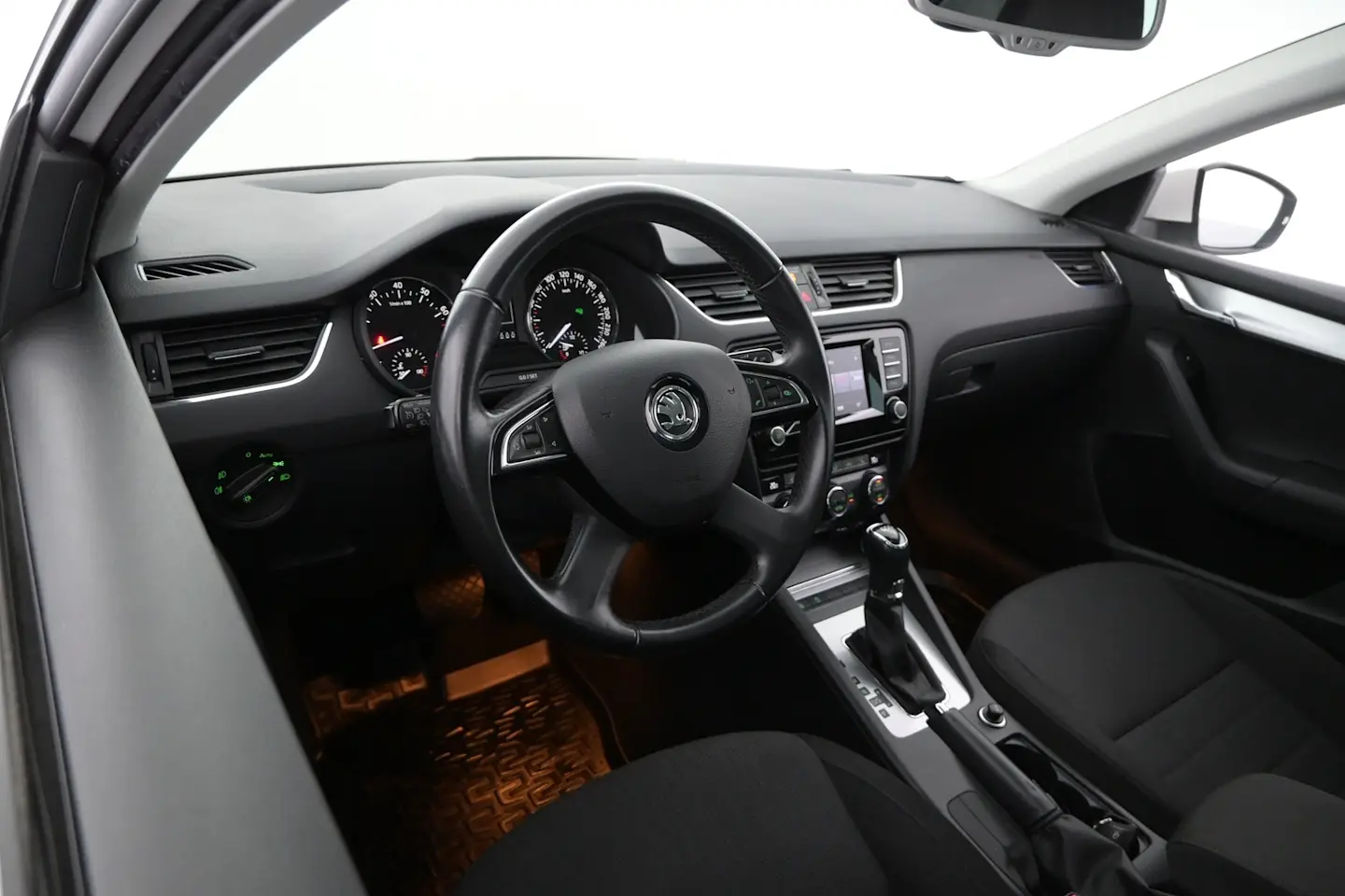 Car Image - 2BawsJ65SxunKi7u7GFmM9