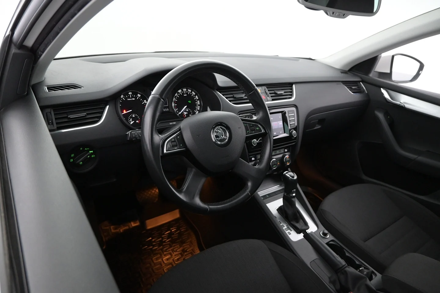 Car Image - 2BawsJ65SxunKi7u7GFmM9