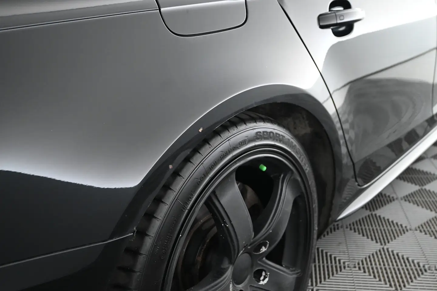 Car Image - 561F9ahaCLZVNw4qhr1Krc