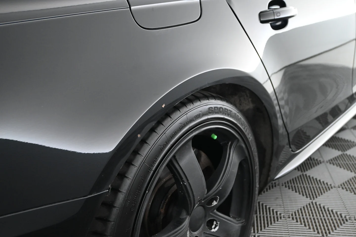 Car Image - 561F9ahaCLZVNw4qhr1Krc