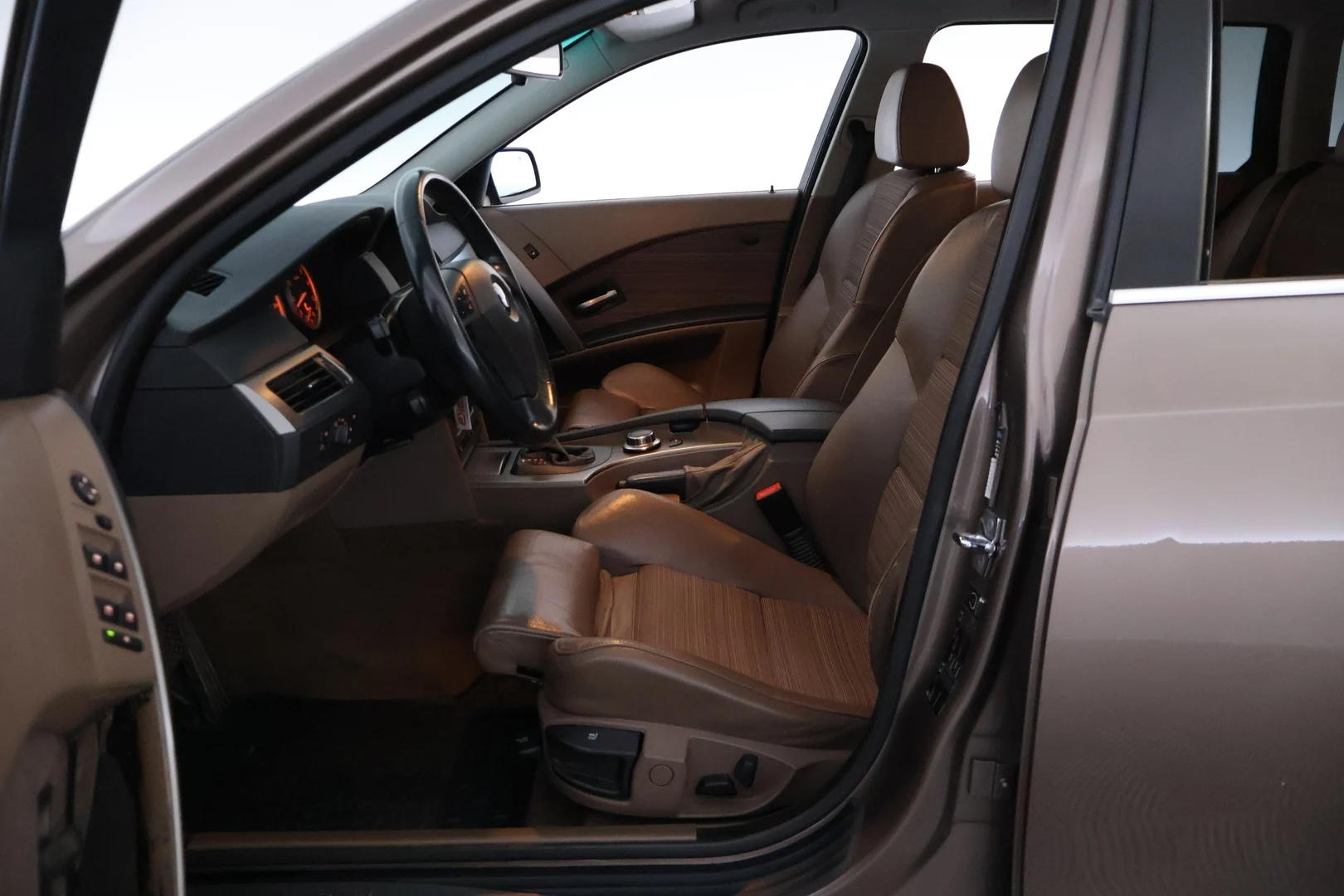 Car Image - 7Mk19kZHIt7cITSiXuEr3H