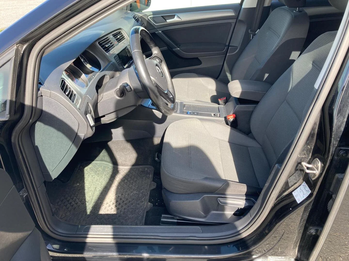 Car Image - 4JeDRGxjaHNzWJPBXb8tK1